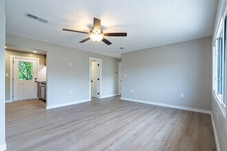 60 W Main St in Kingston, GA - Building Photo - Building Photo