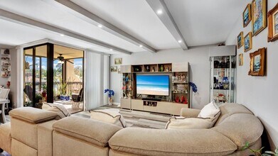 955 Dotterel Rd, Unit 2210 in Delray Beach, FL - Building Photo - Building Photo