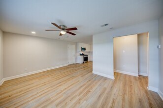 1418 13th Ave N in Texas City, TX - Building Photo - Building Photo