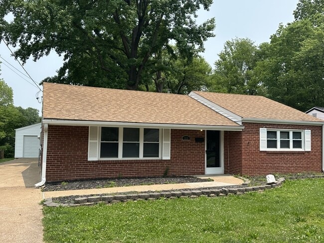 965 Harrison St in Florissant, MO - Building Photo - Building Photo