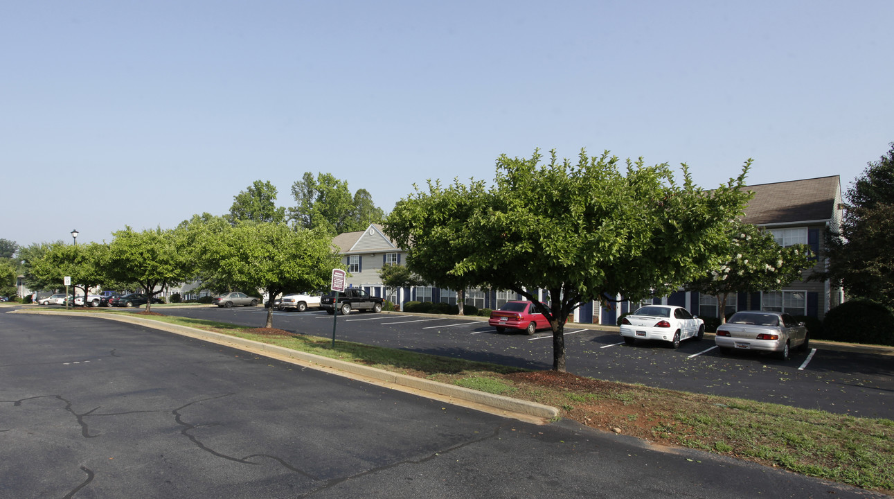 Creek Side in Easley, SC - Foto de edificio