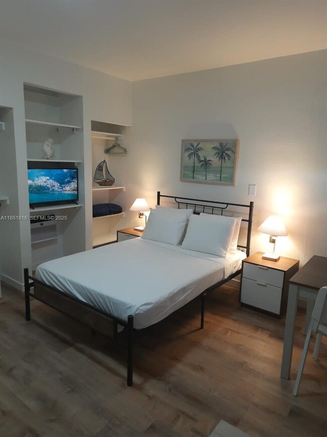 709 NE 2nd Ct in Hallandale Beach, FL - Building Photo - Building Photo