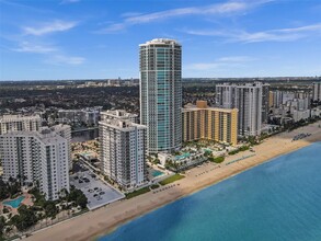 2711 S Ocean Dr, Unit 2406 in Hollywood, FL - Building Photo - Building Photo