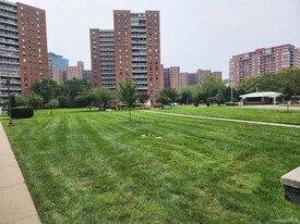 61-15 98th St, Unit 12L in Queens, NY - Building Photo