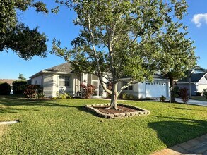 5738 39th Street Cir E in Bradenton, FL - Building Photo - Building Photo