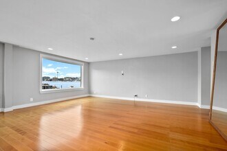 2301 Fairview Ave E in Seattle, WA - Building Photo - Building Photo