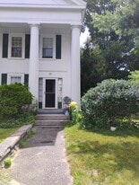 24 Main St, Unit first floor front in Monson, MA - Building Photo