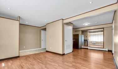 325 Cricket Ln in Woodbridge, NJ - Foto de edificio - Building Photo
