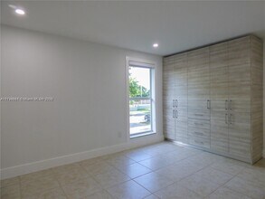 10355 N Kendall Dr in Miami, FL - Building Photo - Building Photo