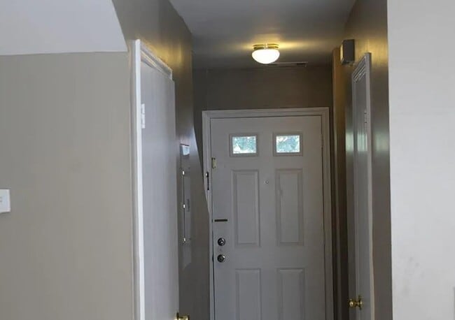 15 Renwick St in Stamford, CT - Building Photo - Building Photo