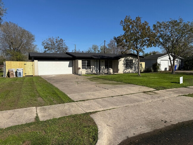 11012 Sunny Dr in Corpus Christi, TX - Building Photo - Building Photo