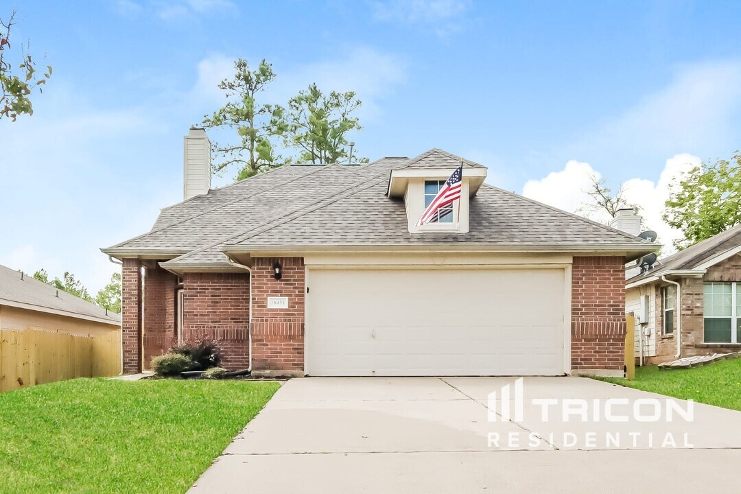18451 Sunrise Pines Dr in Montgomery, TX - Building Photo
