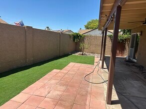 14076 N 26th Ave in Phoenix, AZ - Foto de edificio - Building Photo