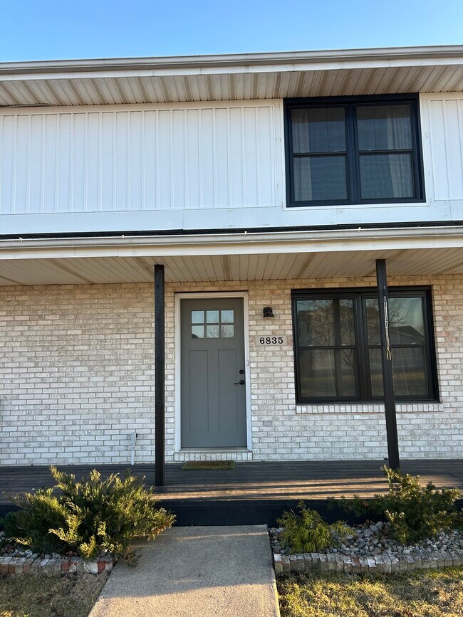 6833 W 158th Plz, Unit 6833 in Lowell, IN - Foto de edificio - Building Photo