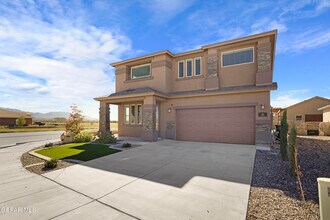 585 Issa Circle in El Paso, TX - Building Photo - Building Photo