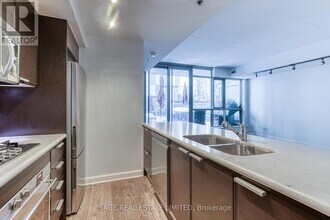 375 King St W in Toronto, ON - Building Photo - Building Photo