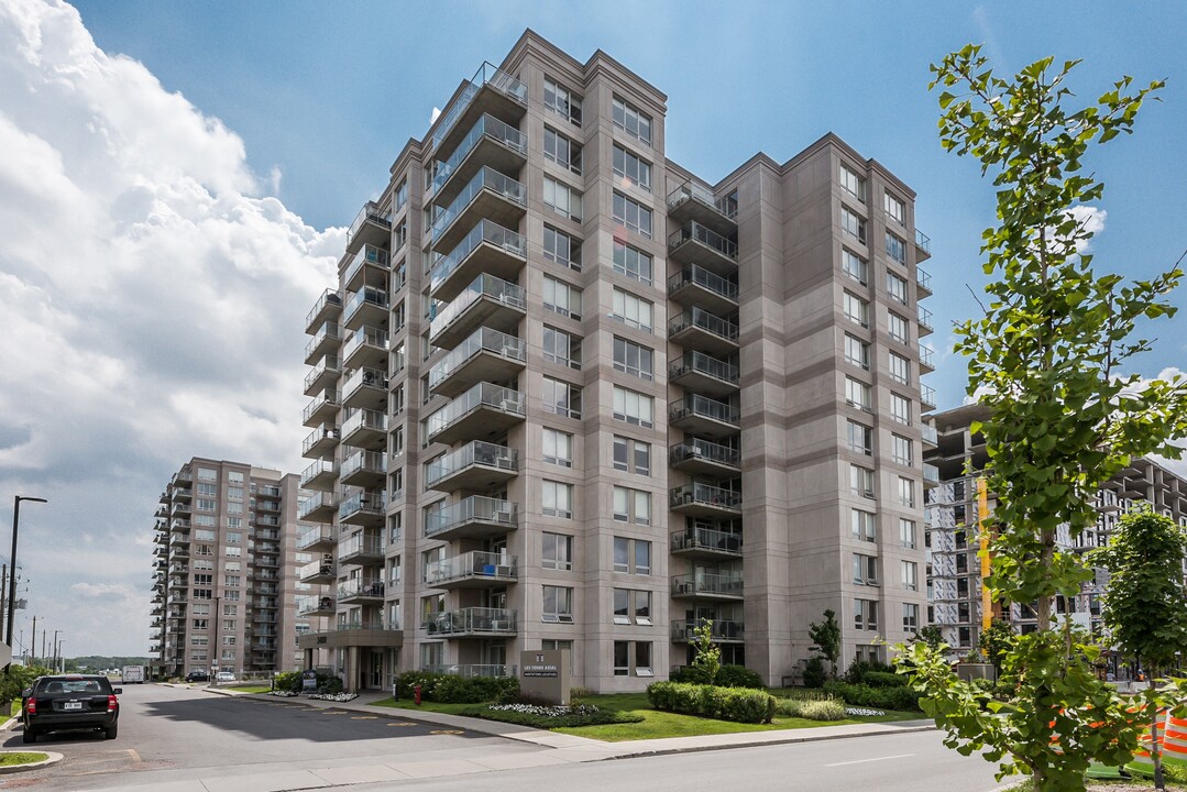 Axial Towers in Laval, QC - Building Photo