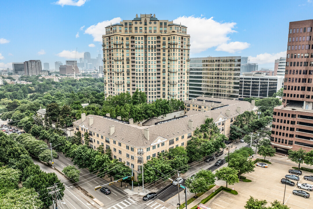 Wyndemere Condominium in Dallas, TX - Building Photo