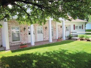 Sunset Apartments in Norwalk, IA - Building Photo - Building Photo