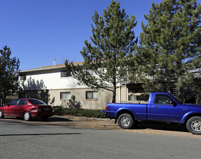 3016 Illinois Ave in Colorado Springs, CO - Foto de edificio - Building Photo