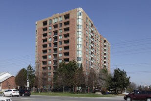 850 Steeles Ave W in Vaughan, ON - Building Photo
