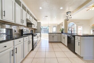 14715 Mission Hills Dr in Houston, TX - Building Photo - Building Photo
