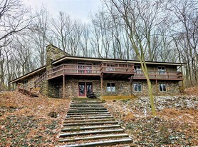 135 Fraelich Rd in Denver, PA - Building Photo