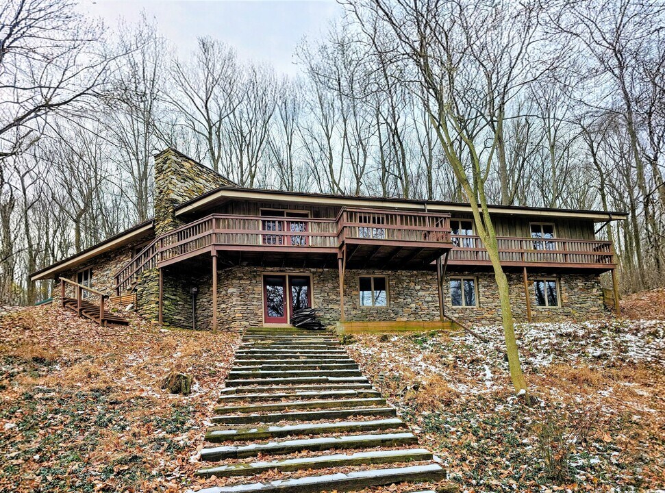 135 Fraelich Rd in Denver, PA - Building Photo