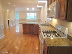 614 Main St-Unit -Apt 2 in Medford, MA - Foto de edificio - Building Photo