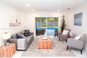 13561 SW 98th Pl in Miami, FL - Building Photo - Building Photo