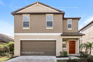 7255 King Crk Dr in Sun City Center, FL - Building Photo