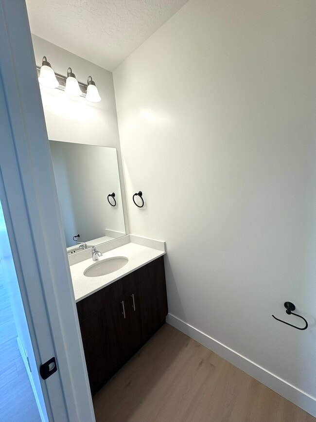 Slatewood Townhomes in Tooele, UT - Foto de edificio - Building Photo
