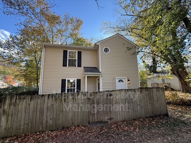 241 Cambridge St in Fredericksburg, VA - Foto de edificio - Building Photo
