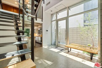 720 Brooks Ave in Los Angeles, CA - Building Photo - Building Photo