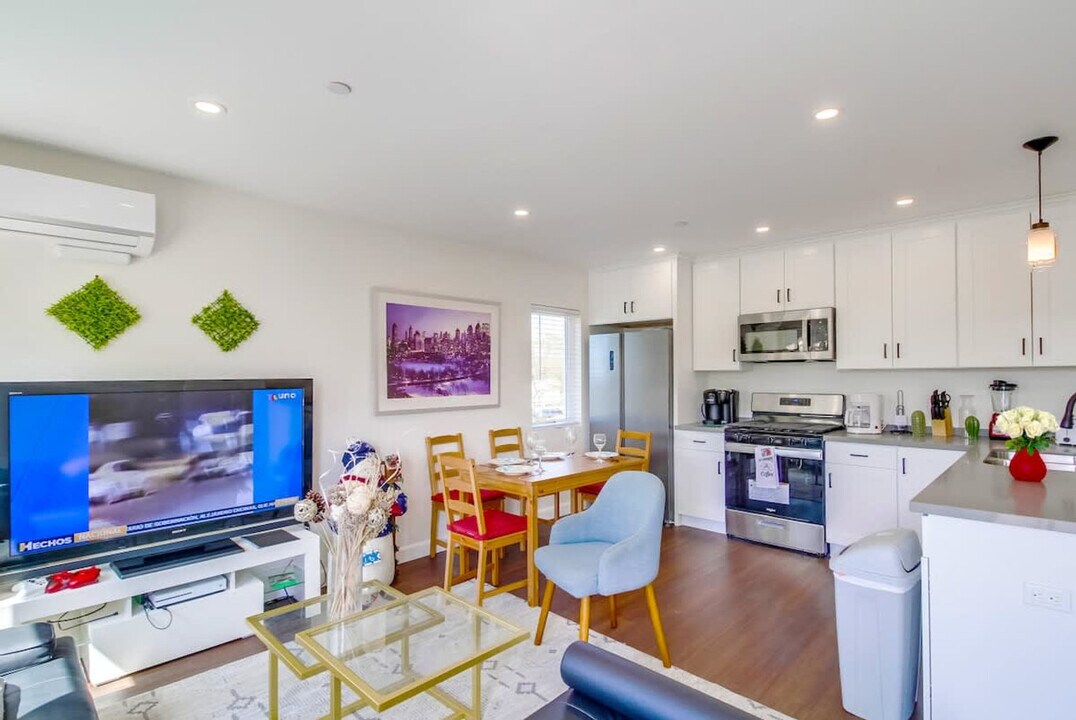 116 E 22nd St in National City, CA - Building Photo