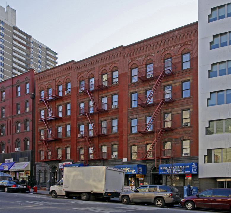 204 W 96TH St in New York, NY - Building Photo