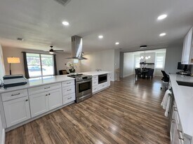 1702 Bristol Ct N in Irving, TX - Building Photo