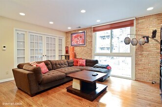 3012 N Waterloo Ct in Chicago, IL - Building Photo - Building Photo