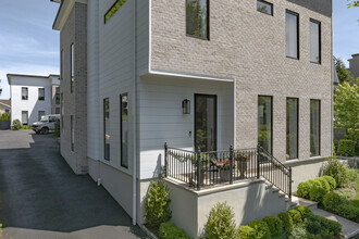 135 Milbank Ave in Greenwich, CT - Building Photo - Building Photo