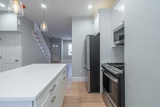 60 6th St, Unit 1 in Cambridge, MA - Foto de edificio - Building Photo
