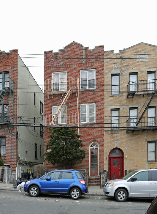 718 Penfield St in Bronx, NY - Foto de edificio