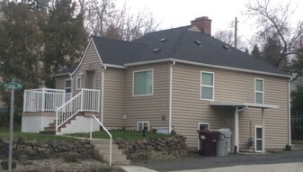 1140 NE Lake St, Unit House in Pullman, WA - Building Photo