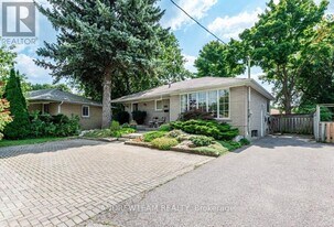 382 Lynett Crescent in Richmond Hill, ON - Building Photo