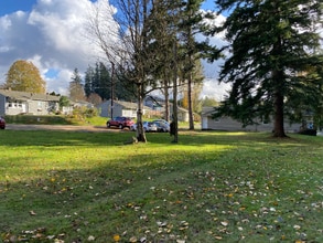 12221 Beverly Park Rd in Lynnwood, WA - Foto de edificio - Building Photo