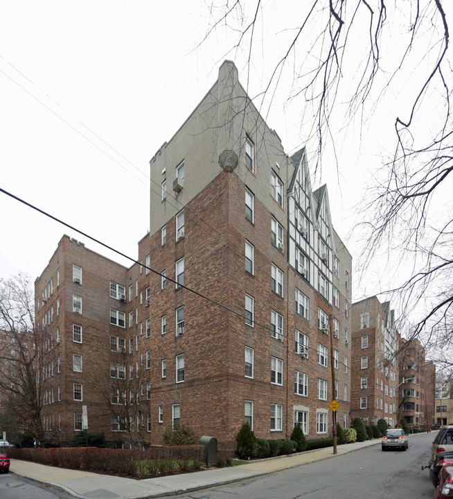 25 Parkview Ave in Bronxville, NY - Foto de edificio