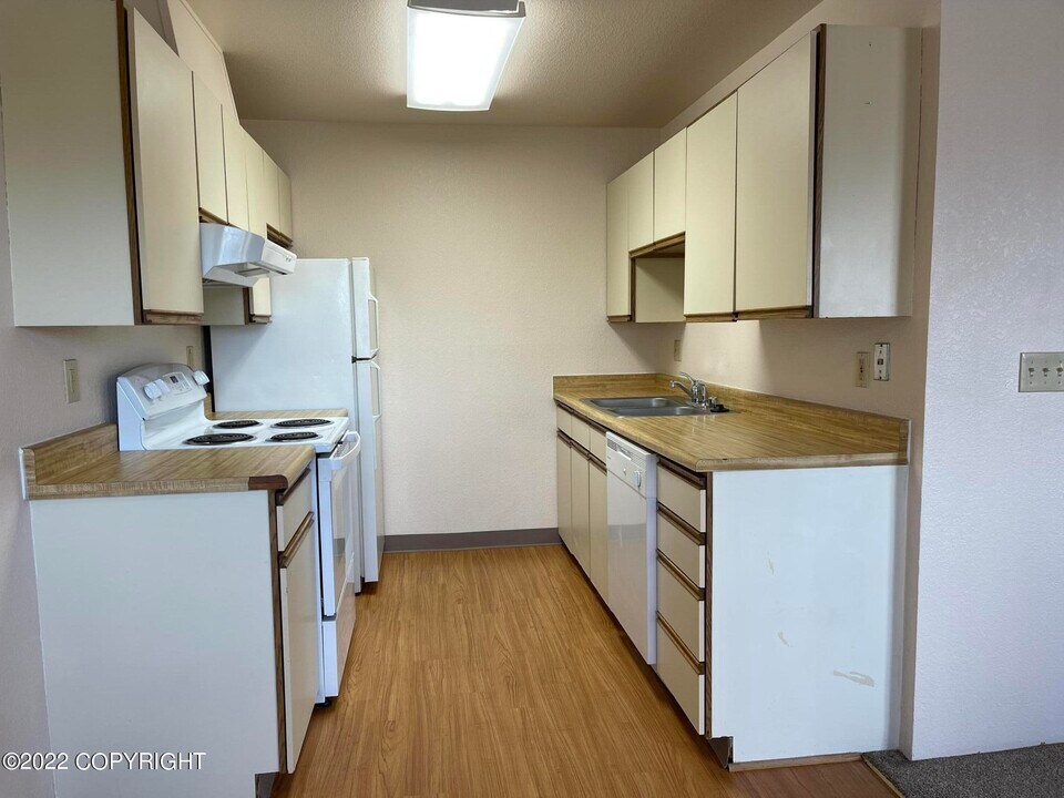 3560 W Dimond Blvd in Anchorage, AK - Building Photo
