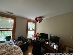 94 Gore St, Unit B in Cambridge, MA - Building Photo - Building Photo