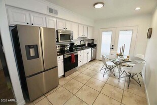 3445 N 36th St in Phoenix, AZ - Building Photo