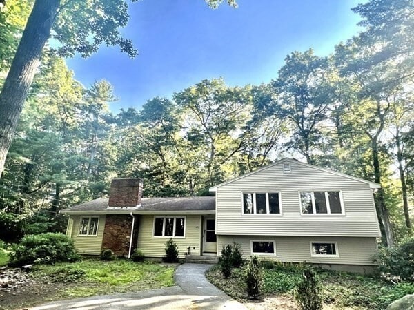 20 Algonquin Rd in Canton, MA - Building Photo