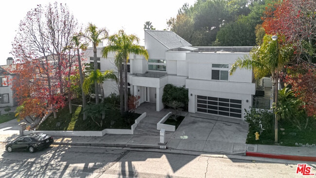 2136 Rimcrest Dr in Glendale, CA - Building Photo - Building Photo